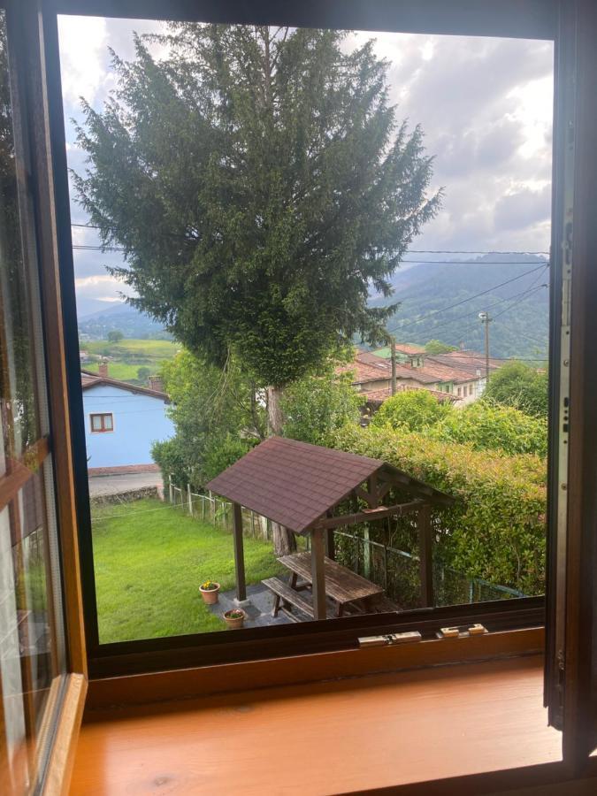 Casa Luisa Biedes, Pilona Villa Infiesto Bagian luar foto