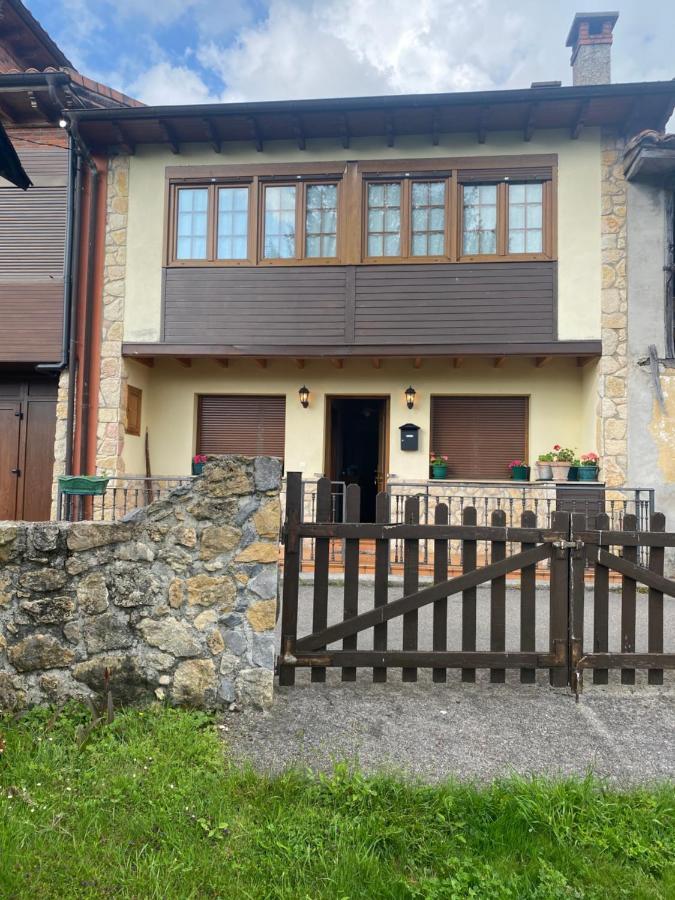 Casa Luisa Biedes, Pilona Villa Infiesto Bagian luar foto