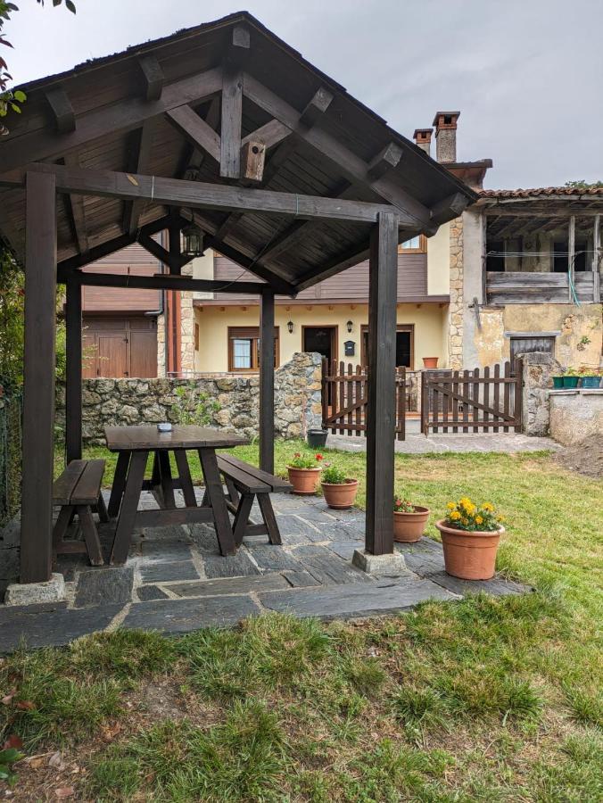 Casa Luisa Biedes, Pilona Villa Infiesto Bagian luar foto