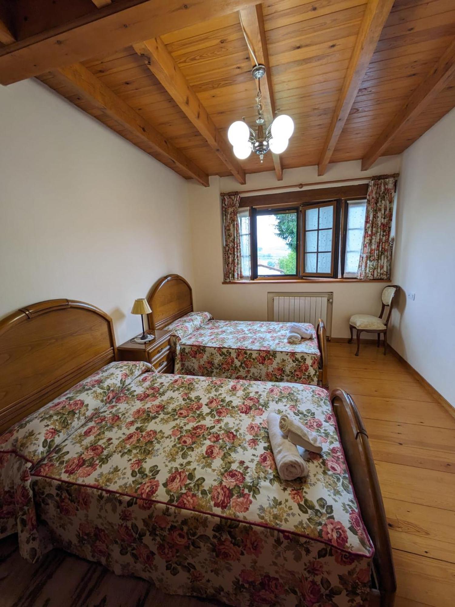 Casa Luisa Biedes, Pilona Villa Infiesto Bagian luar foto
