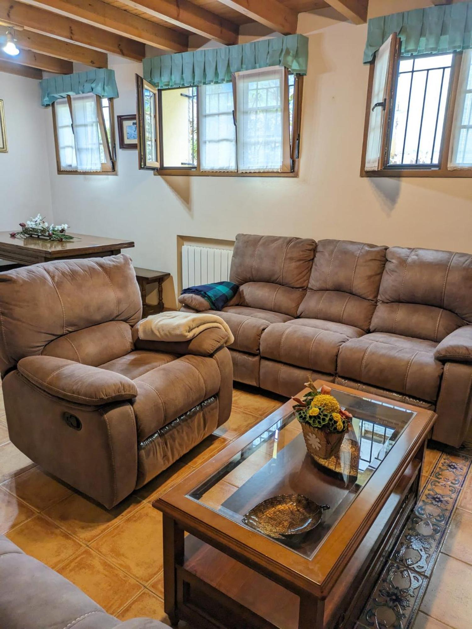 Casa Luisa Biedes, Pilona Villa Infiesto Bagian luar foto