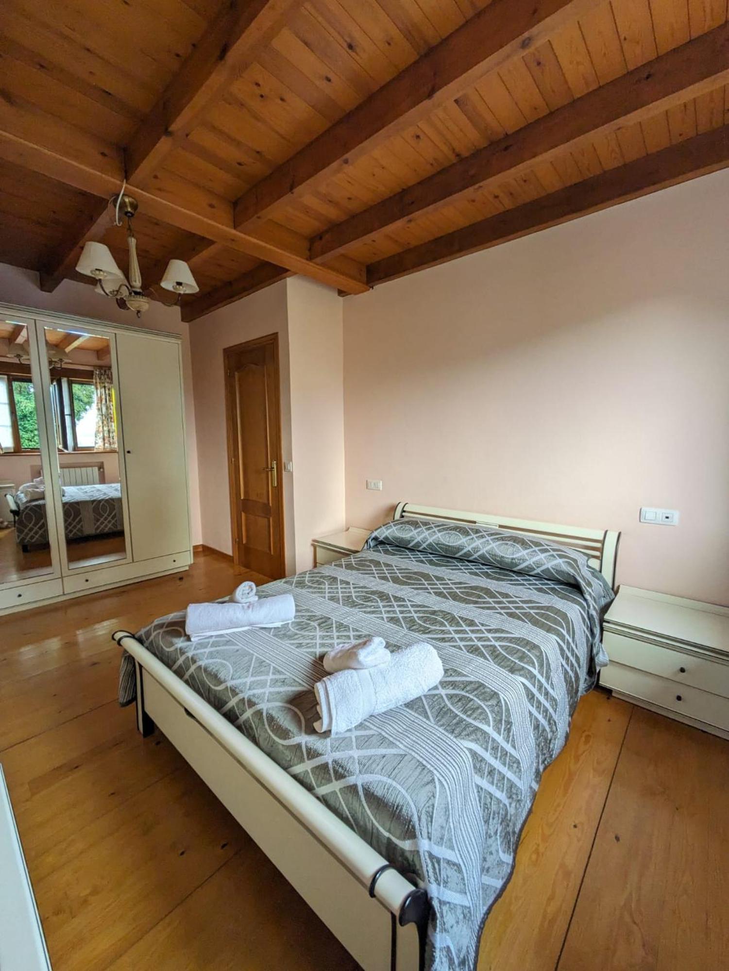 Casa Luisa Biedes, Pilona Villa Infiesto Bagian luar foto