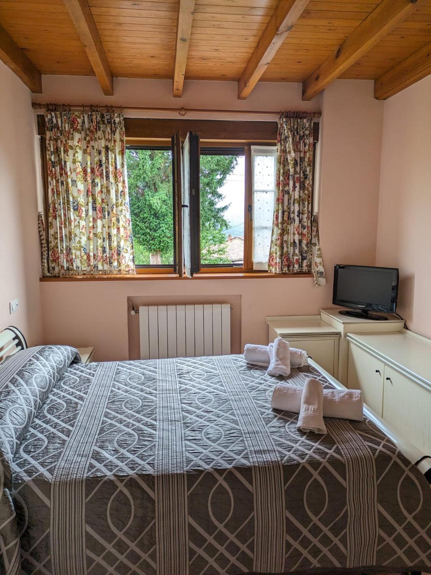 Casa Luisa Biedes, Pilona Villa Infiesto Bagian luar foto